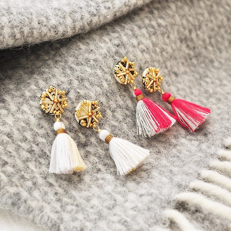 ピアス/Rosette tassel pierced earring - 耳环/耳夹 - 其他材质 白色