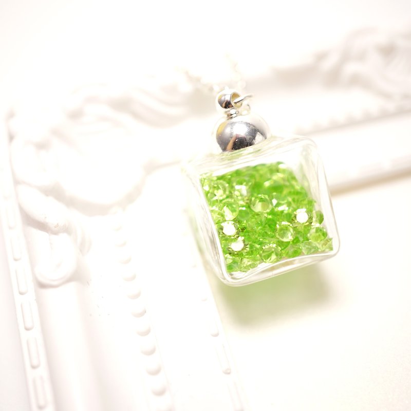 A Handmade 翠绿色正方体玻璃颈链 - 颈链 - 玻璃 