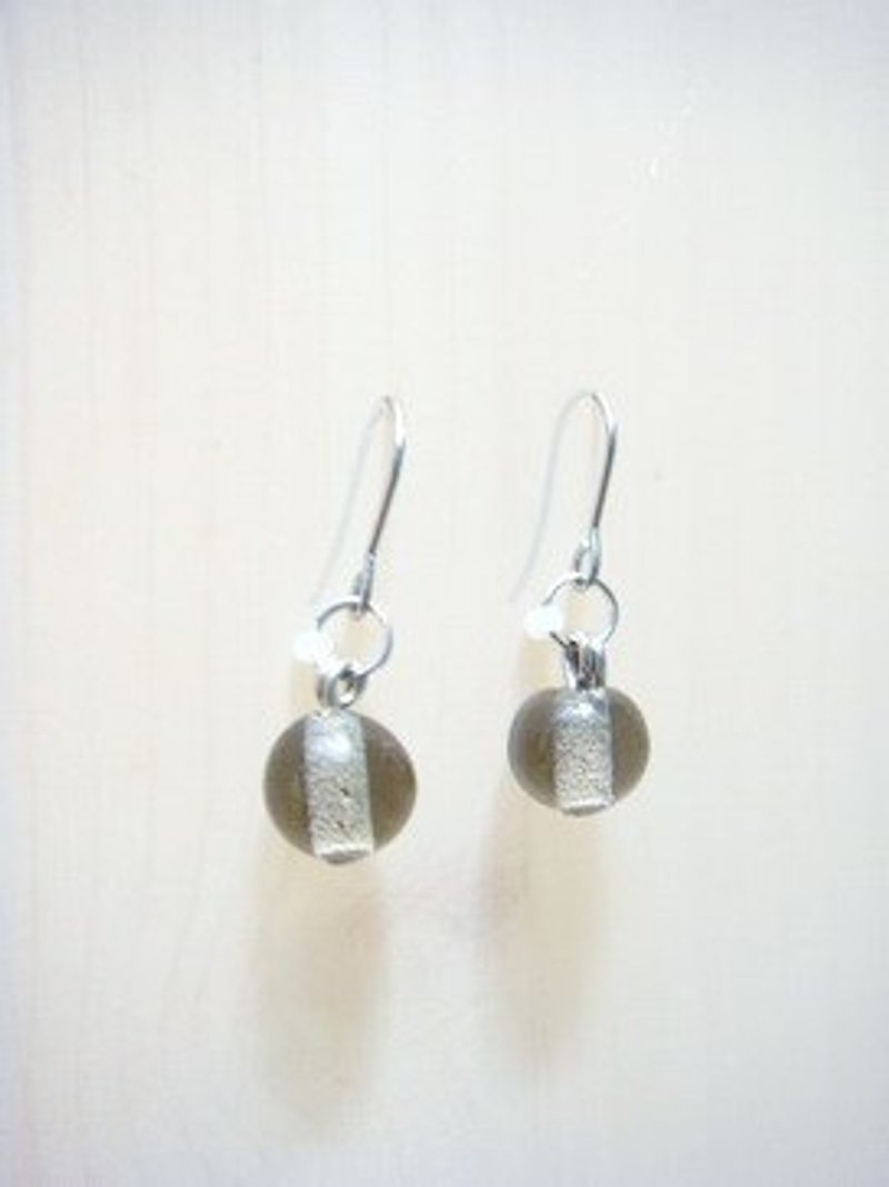 柚子林琉璃 - 百搭琉璃耳环系列 - 透明灰 - 可改夹式 - 耳环/耳夹 - 玻璃 灰色