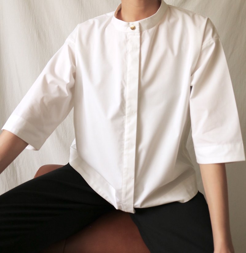 Kusmi Shirt 粉笔白金扣中山领七分袖衬衫 - 女装衬衫 - 其他材质 白色