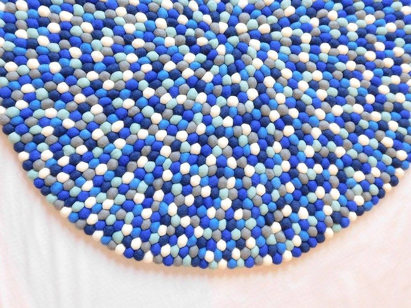 咩咩屋 羊毛毡 球球毯 海洋蓝-直径 90厘米 - 被子/毛毯 - 羊毛 多色