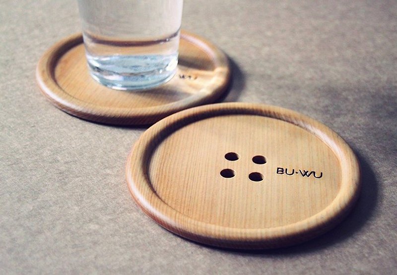 BU·WU  | 大钮扣杯垫一组二入geometric coaster  | 台湾桧木 | ss2013 - 杯垫 - 木头 金色