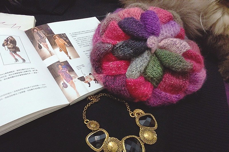 Araignee Design *手作毛帽-编织贝蕾帽* -夏卡尔 歌颂爱情 /  拼接莓红、桃红、紫色 浪漫甜美画家帽 - 帽子 - 其他材质 粉红色