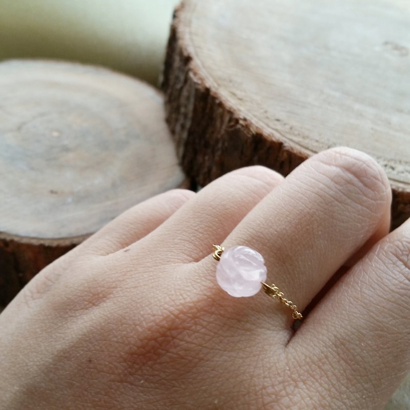 Please provide size when order - gold-plated/silver-plated chain ring with pink quartz 新款镀金链 雕花粉晶软戒指 - 戒指 - 宝石 粉红色