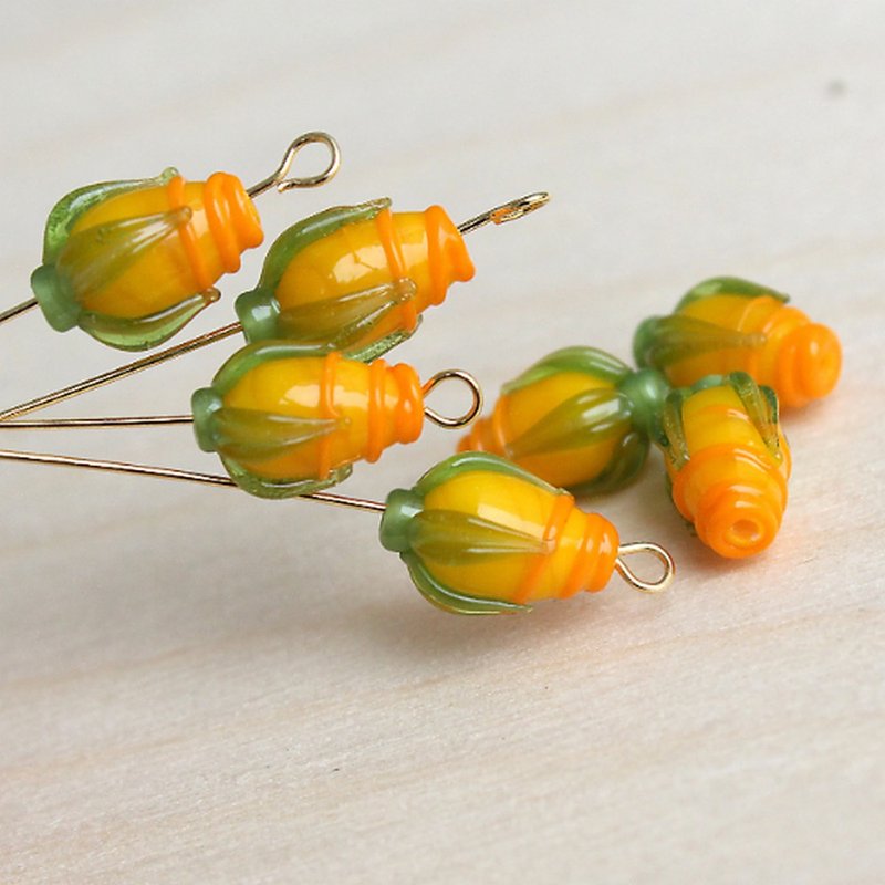 Orange Small Beads, 1 pcs  6x10mm  Glass Flower Beads, Handmade Lampwork Flower - 陶艺 - 玻璃 橘色
