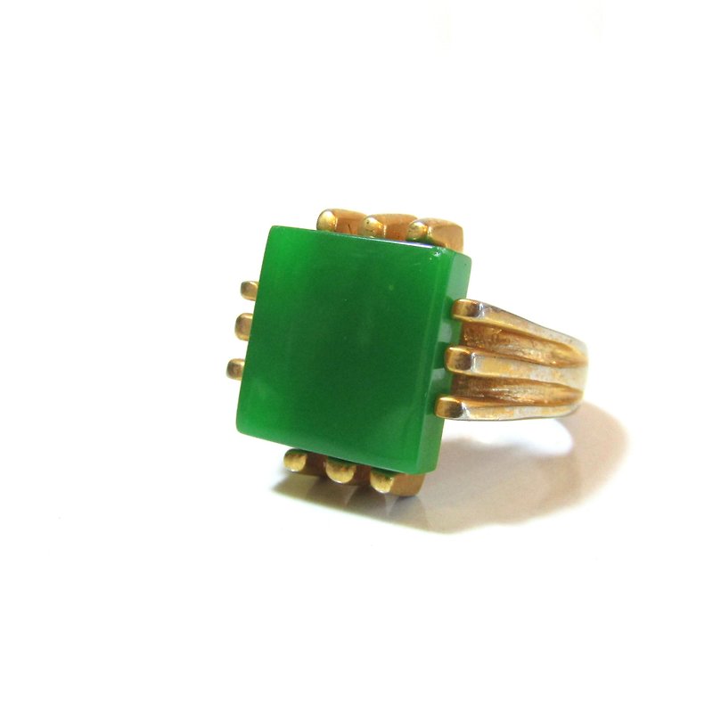Vintage green glass gold tone design ring - 戒指 - 玻璃 绿色