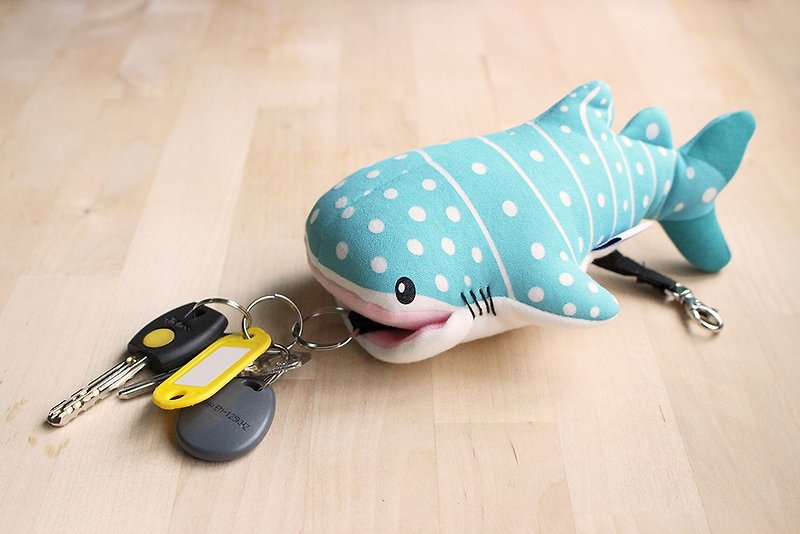 豆腐鲨点点spot whale shark多功能娃娃钥匙包(钥匙包/鲨鱼/鲸鲨) - 钥匙链/钥匙包 - 棉．麻 多色