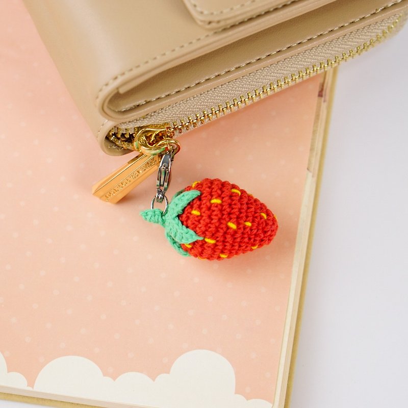 Strawberry charm zipper  key ring key chain bag charm handmade gift - 吊饰 - 棉．麻 红色