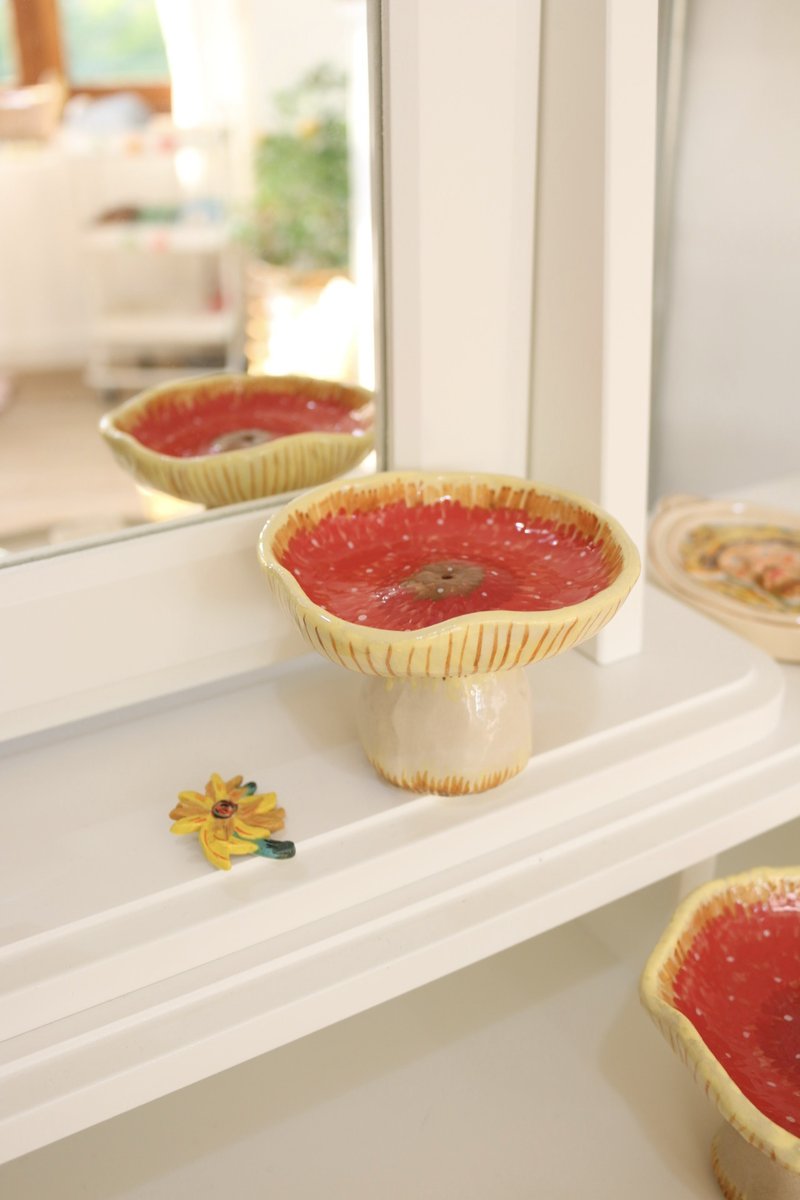 Mushroom Head Jewelry Tray - 花瓶/陶器 - 陶 红色