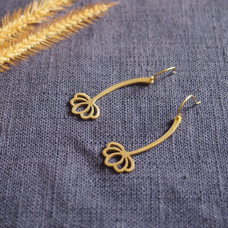 Lotus brass earrings (Handmade) - 耳环/耳夹 - 铜/黄铜 金色