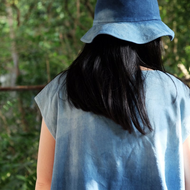 蓝染日式短板V领衫 渐层蓝  手工订制衫 - 女装上衣 - 棉．麻 蓝色