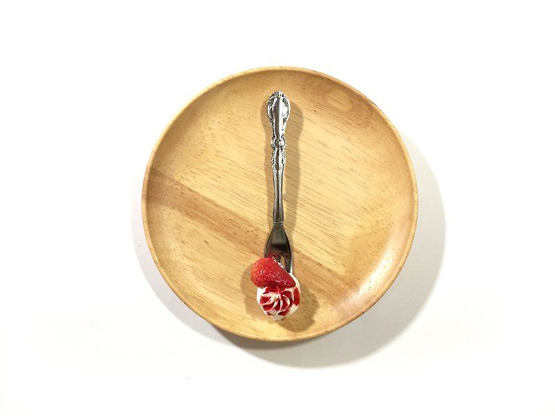 一口甜点的幸福 | 草莓奶油叉子胸针 | 仿真食物黏土手工制饰物 - 胸针 - 粘土 红色