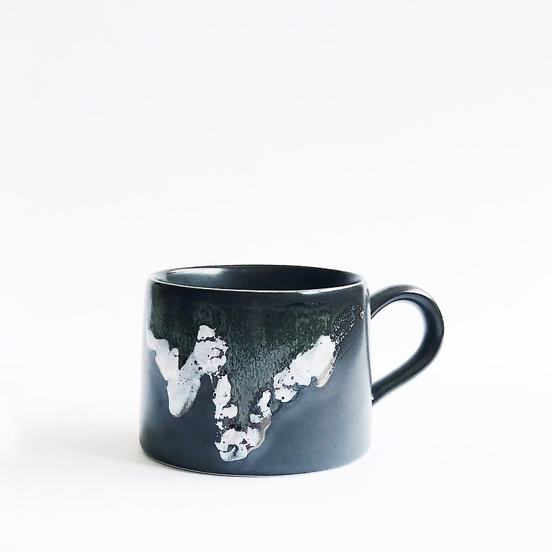 窑变釉手作陶瓷马克杯－流釉黑 - 咖啡杯/马克杯 - 陶 黑色