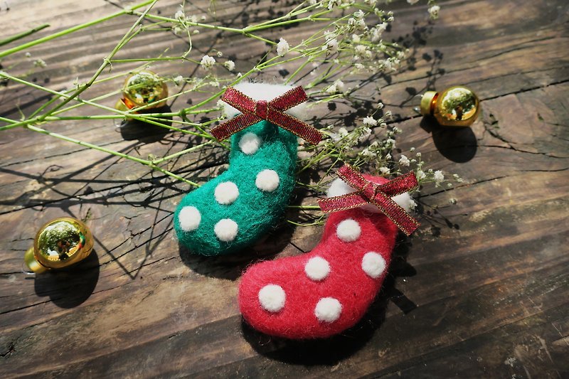 Minibobi手作羊毛毡-圣诞节/心愿袜//别针/交换礼物 - 胸针 - 羊毛 红色