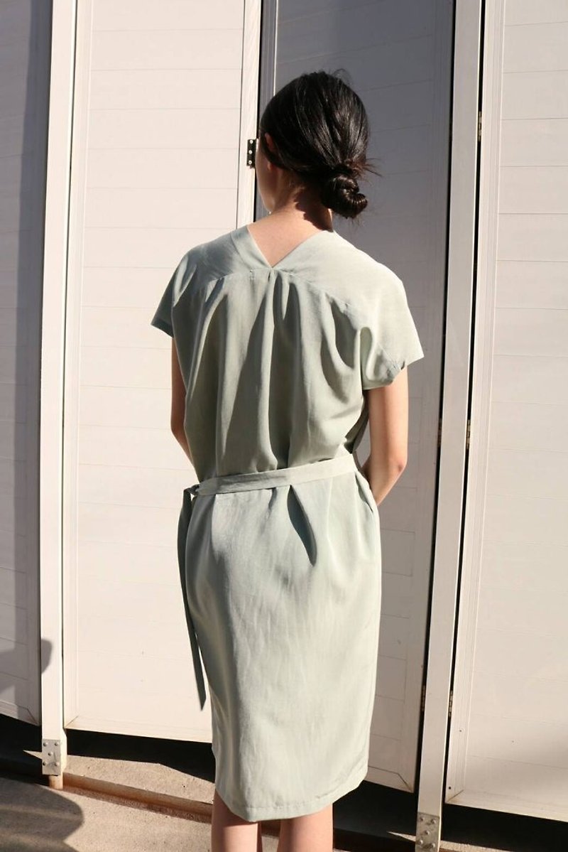 Pistachio Dress 薄荷绿天丝绑带洋装 多色订制 - 洋装/连衣裙 - 丝．绢 