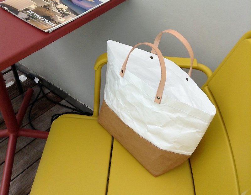 手提包 Tote Bag Large : Tyvek 和牛皮纸袋 / 防水 / 抗撕破 / 牛皮纸 / 日常包款 - 手提包/手提袋 - 纸 白色