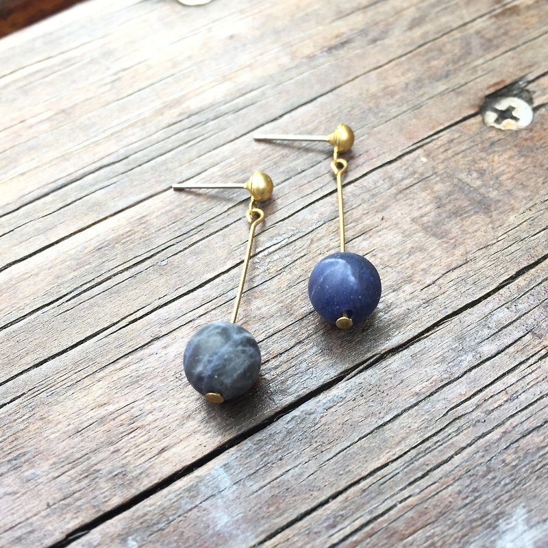 天然石摇摇耳环  单宁蓝 苏打石 可免费改夹式 - 耳环/耳夹 - 其他材质 蓝色