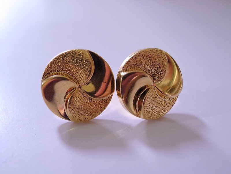 金色风车针式耳环 - 耳环/耳夹 - 塑料 金色