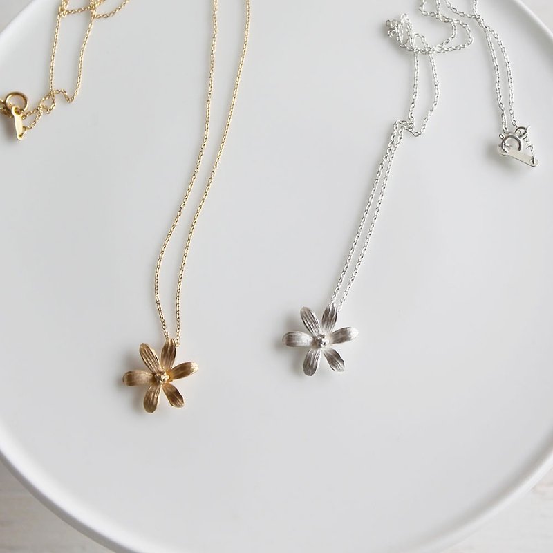 Rain lily necklace / 6枚花瓣項鍊 - 项链 - 贵金属 金色