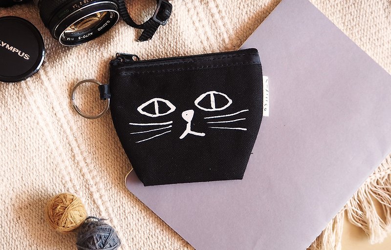 coin bag hand print with black cat - 零钱包 - 棉．麻 卡其色