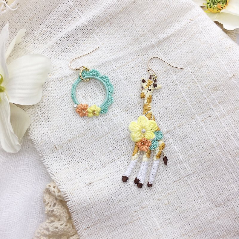 小动物布贴鈎花耳环 长颈鹿 - 耳环/耳夹 - 棉．麻 黄色