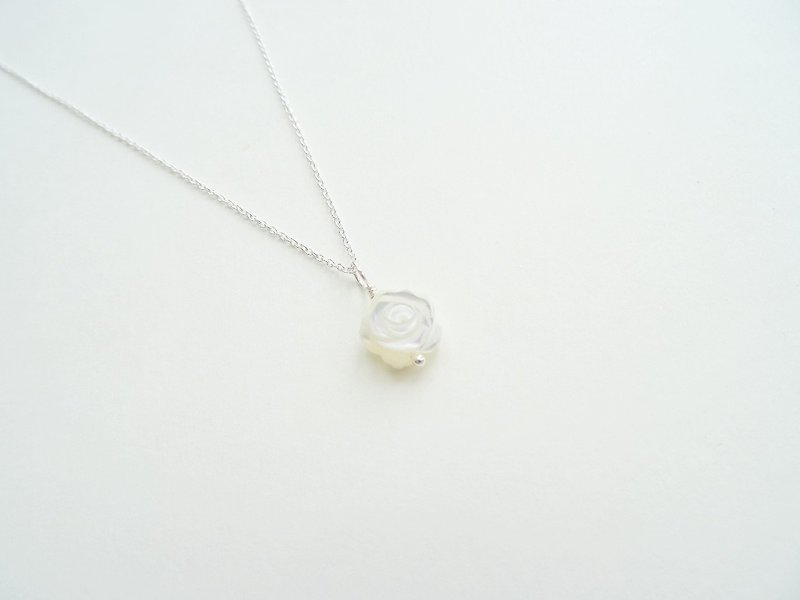 特惠价 ☀ 玫瑰花贝壳雕刻坠纯银裸感项链 - 项链 - 宝石 白色