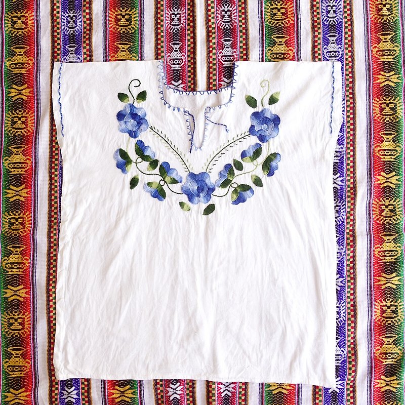 BajuTua /古着/墨西哥蓝色渐层花卉 手绣上衣 - 女装上衣 - 棉．麻 白色
