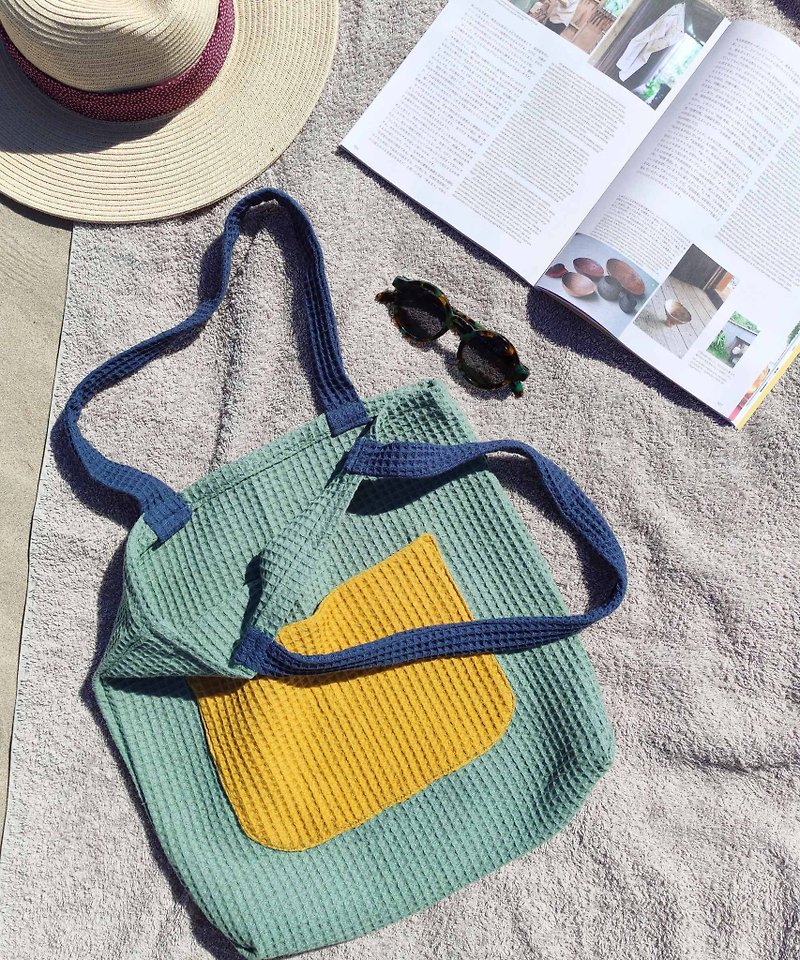 Summer tote bag with useful pocket. Large handbag made of colorful cotton fabric - 手提包/手提袋 - 棉．麻 绿色