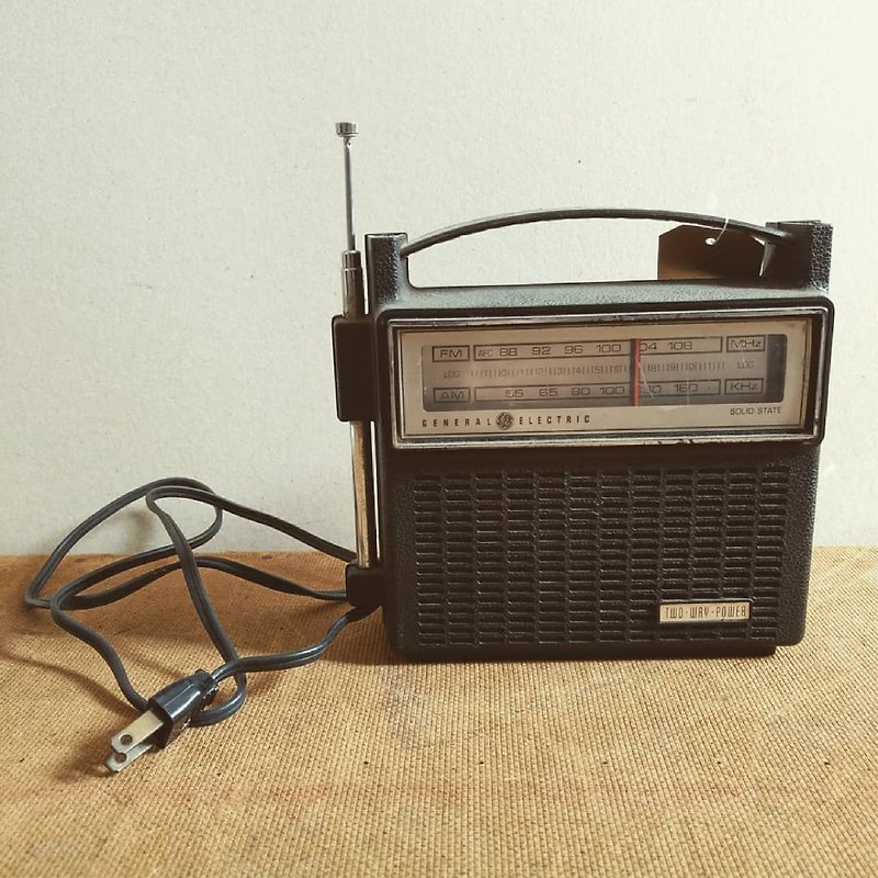 美国奇异GE General Electric 1960年代古董手提收音机(双电源) - 其他 - 其他材质 黑色