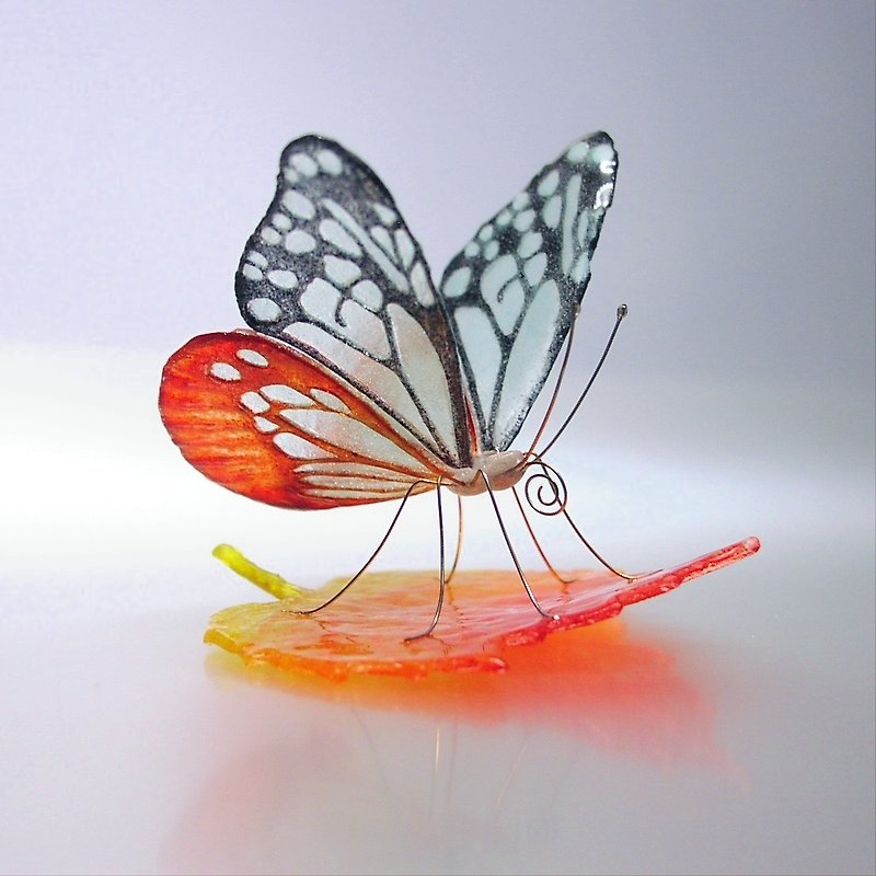 ガラスの蝶 アサギマダラ on リーフ - 摆饰 - 玻璃 红色