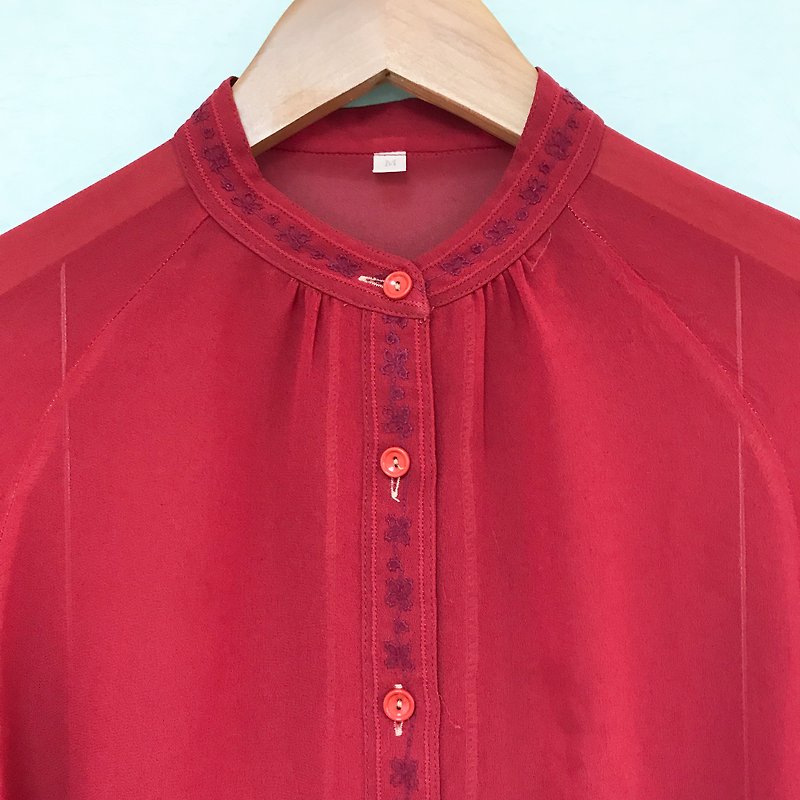 古着上衣 / 玫瑰红刺绣小立领长袖衬衫 - 女装衬衫 - 聚酯纤维 红色