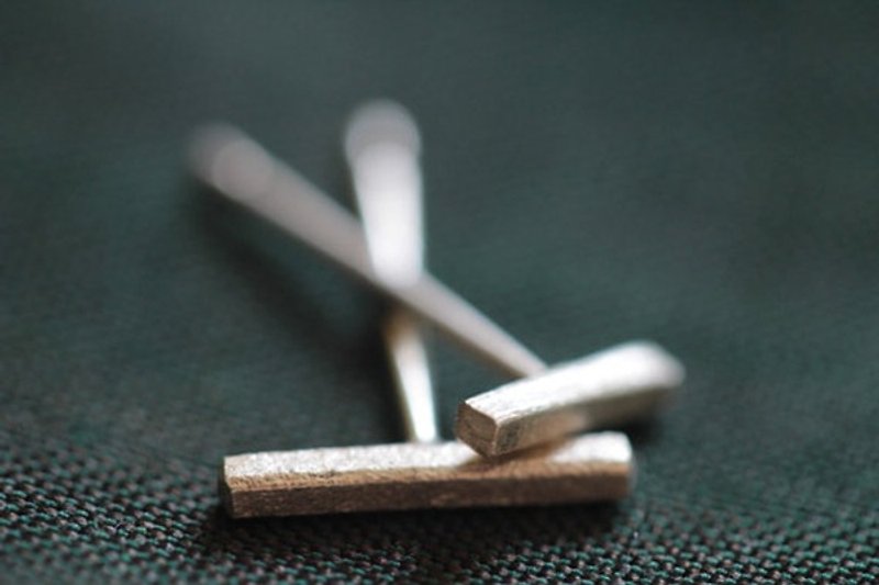 Handmade silver minimalist bar stud earrings (E0165) - 耳环/耳夹 - 银 银色