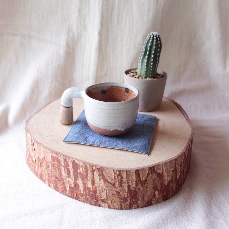 Ceramic coffee cup - 花瓶/陶器 - 纸 白色