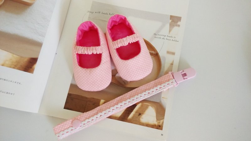 粉底水玉弥月礼物 手工婴儿鞋+奶嘴夹 - 婴儿鞋 - 棉．麻 粉红色