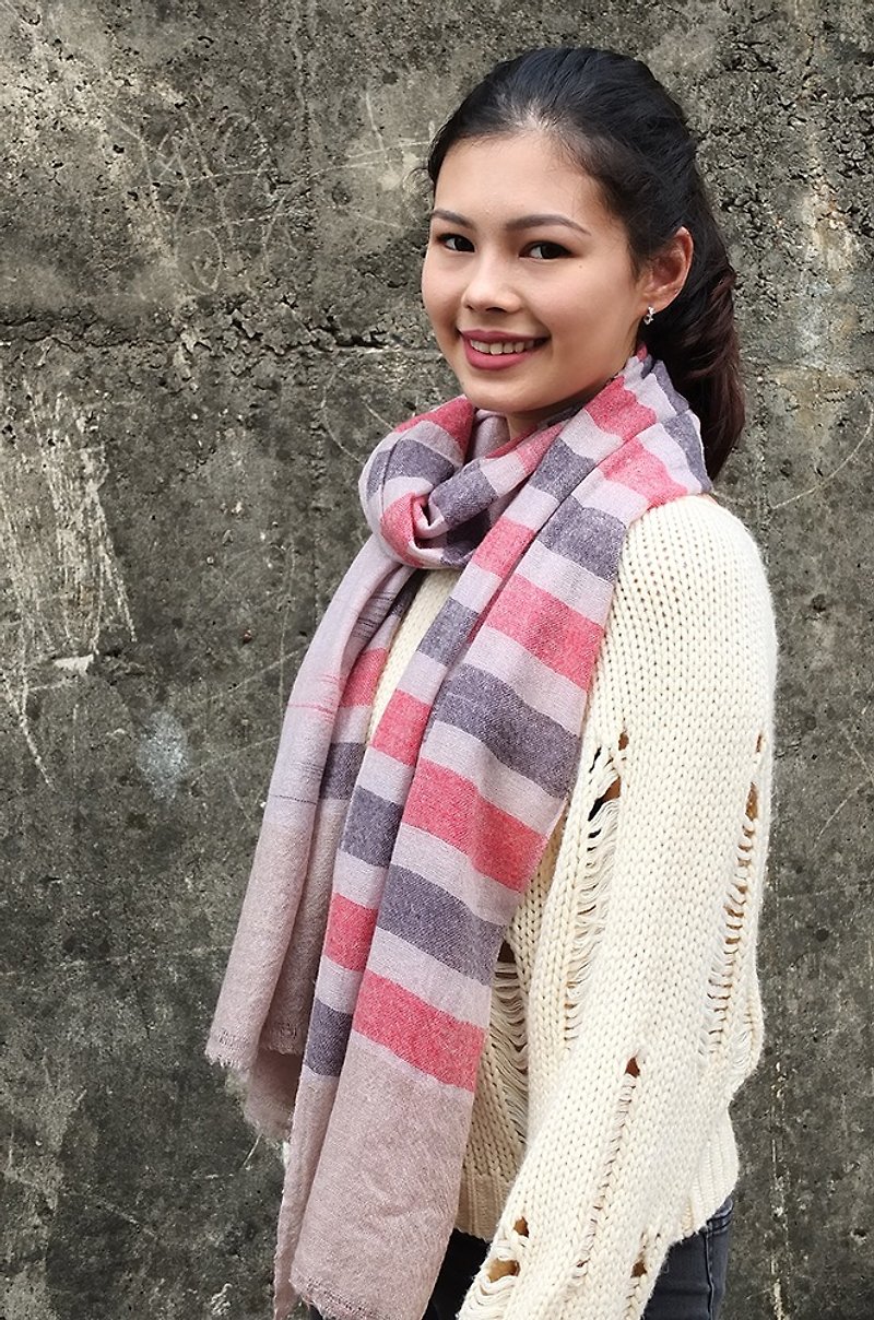 【乐拍子】喀什米尔羊毛围巾/披肩Hand made in Nepal（粉藕色） - 丝巾 - 羊毛 粉红色