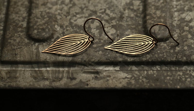 金叶耳环 Leaf Earrings (Gold) - 耳环/耳夹 - 其他金属 金色