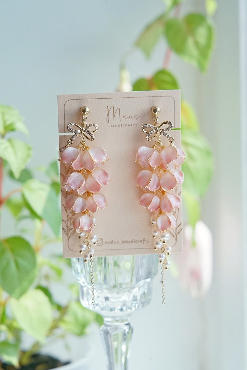 铃兰 • 珠光粉红 - 手工树脂耳环饰品新年礼物 - 耳环/耳夹 - 树脂 粉红色