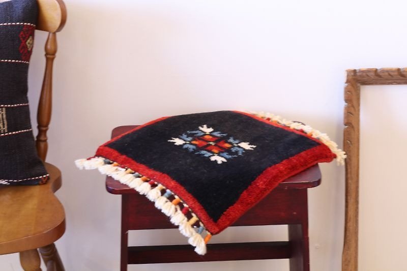 ブラック×レッド 手織り 絨毯 座布団サイズ ウール&草木染め - 被子/毛毯 - 其他材质 黑色