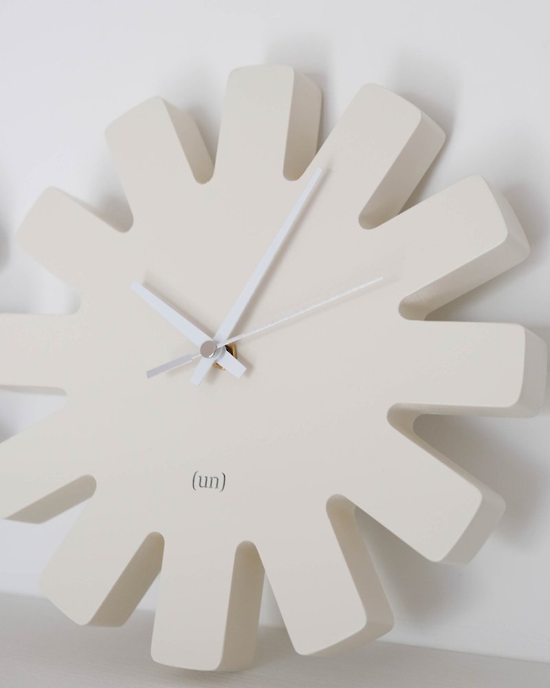 The Sirius wall clock (off white) - 时钟/闹钟 - 木头 白色