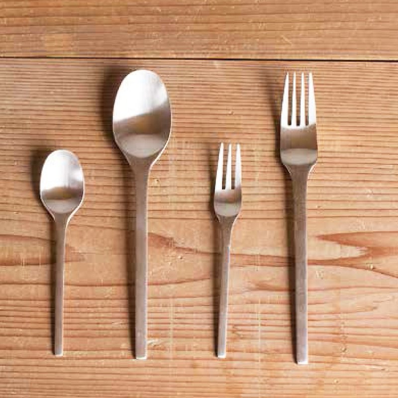 TOJIKI TONYA MATTE不锈钢汤匙 叉子(两种尺寸) - 餐刀/叉/匙组合 - 其他金属 银色