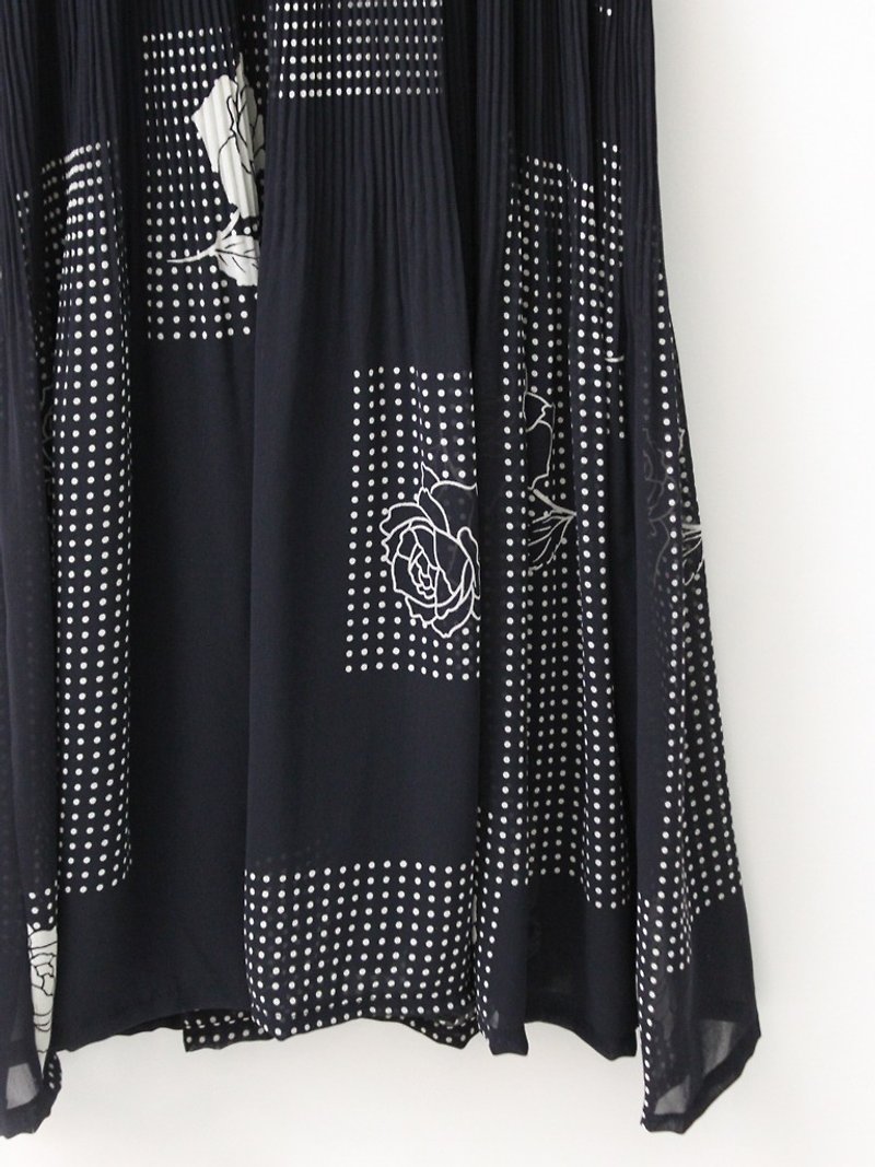 【RE0614D1277】初夏日本制复古黑色点点玫瑰花短袖古着洋装 - 洋装/连衣裙 - 聚酯纤维 黑色