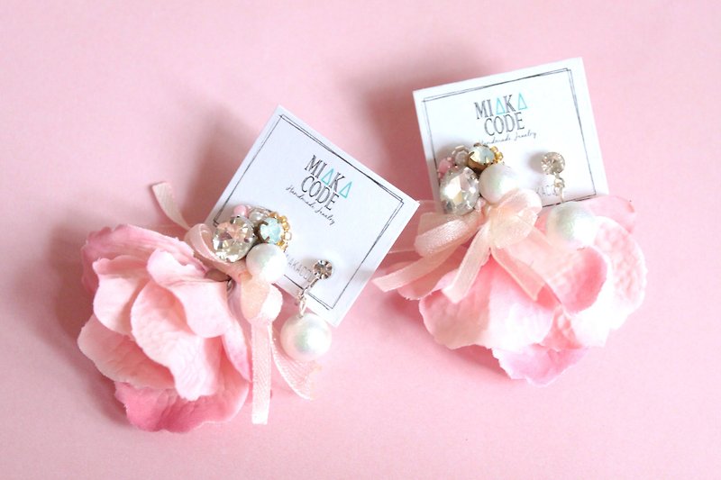 结婚 婚礼 伴娘姊妹礼物 手工串珠 粉色花花 珍珠 耳环/耳夹  - 耳环/耳夹 - 植物．花 粉红色