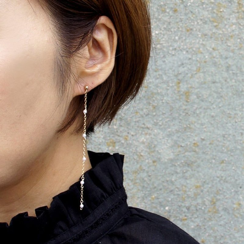 One ear earring / 14kgf freshwater pearl × vintage pearl long chain earring  - 长链 - 宝石 白色
