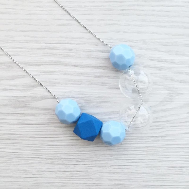 LaPerle 蓝色 粉蓝色  几何 玻璃珠 泡泡 圆珠 透明 项链 - 颈链 - 玻璃 蓝色