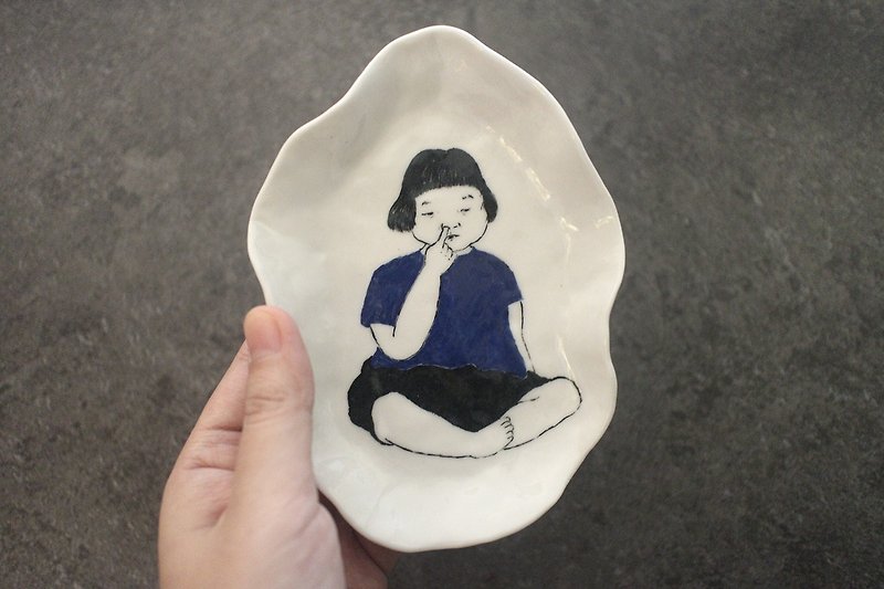 手绘挖鼻孔的小孩收纳盘【Ceramic 01】 - 收纳用品 - 瓷 