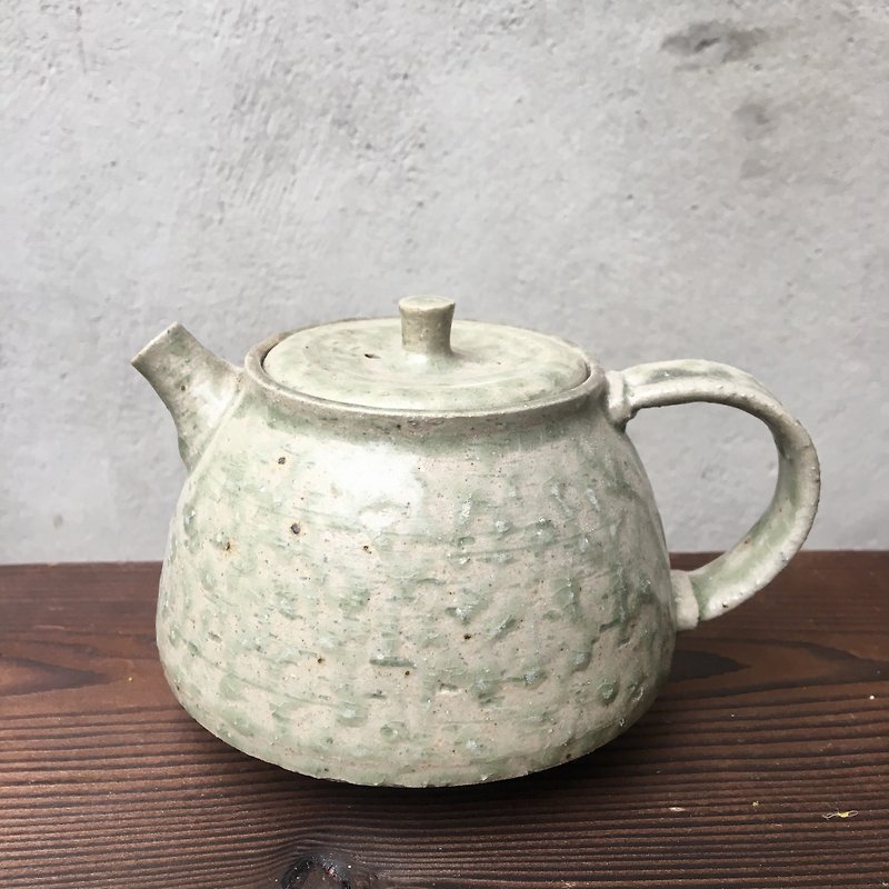 松灰山形后手茶壶 - 茶具/茶杯 - 陶 灰色
