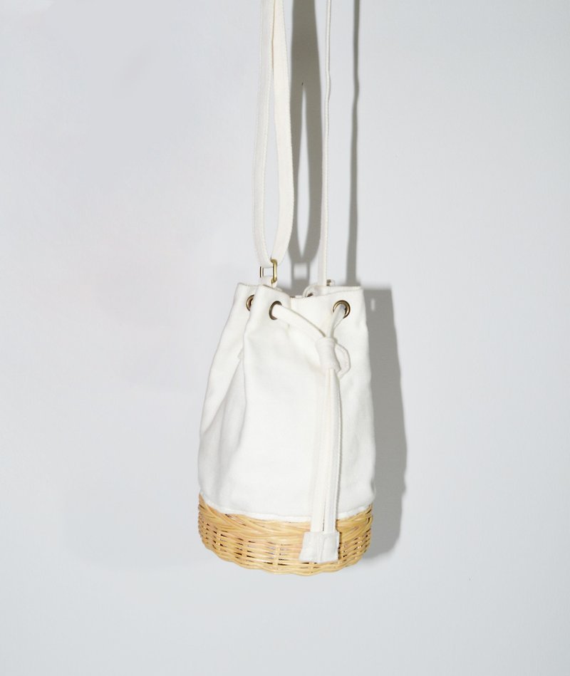 White mini Bucket bag - 束口袋双肩包 - 其他材质 白色