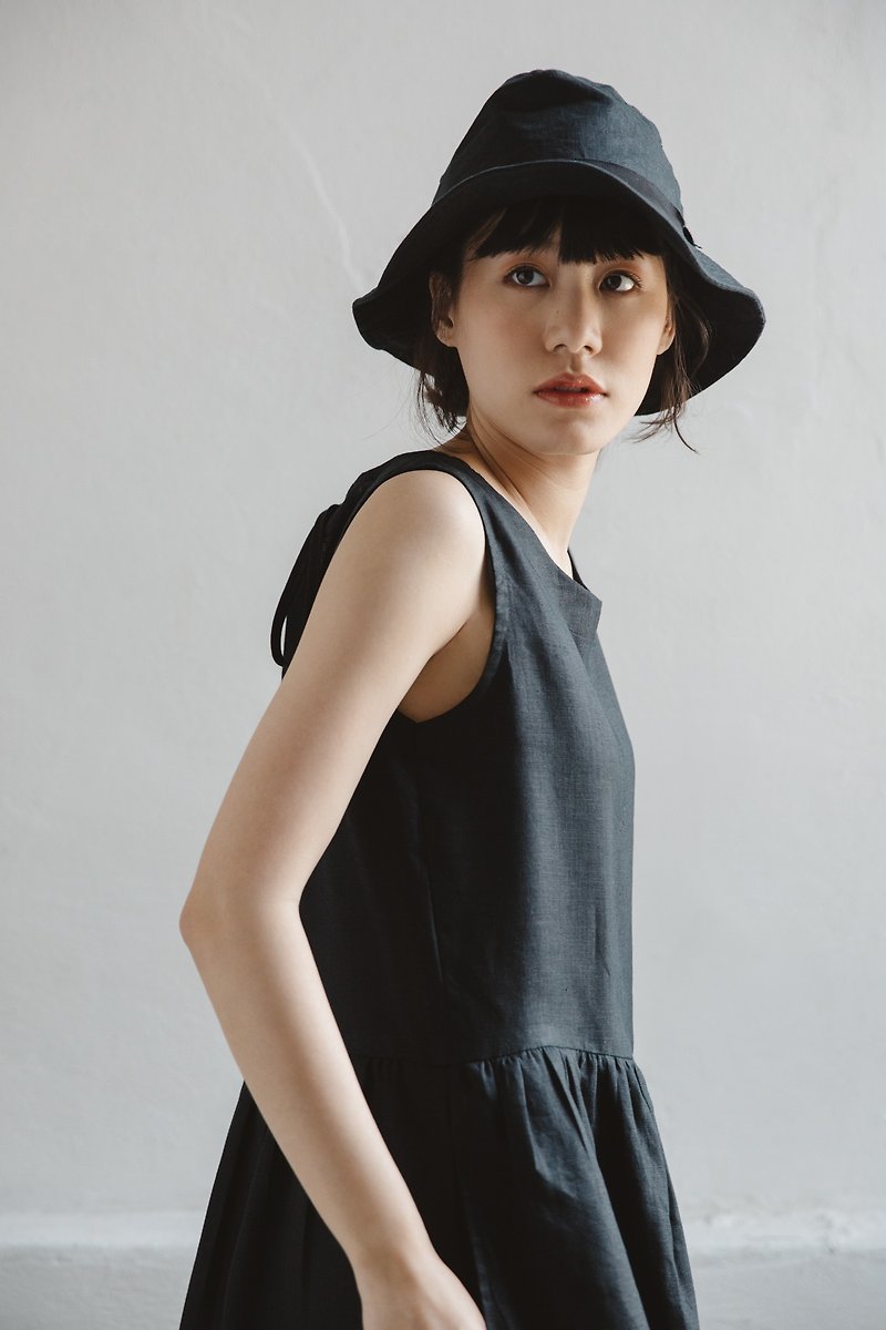 【Off-Season Sales】Linen Camisole dress with open back in Black - 洋装/连衣裙 - 棉．麻 黑色