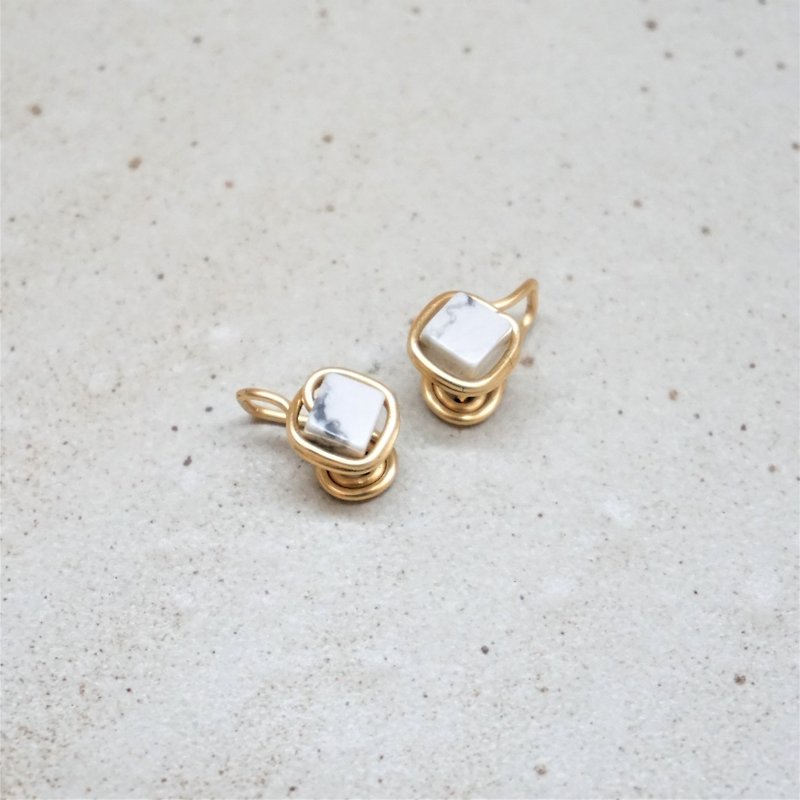 << 金线框耳夹 - 白松石 >> 4mm方块白松石 ( 另有耳针款 )  - 耳环/耳夹 - 半宝石 白色