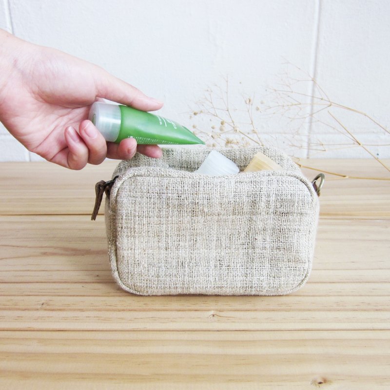 Cosmetic Bags Little Tan M Hand woven Hemp Natural Color - 化妆包/杂物包 - 植物．花 
